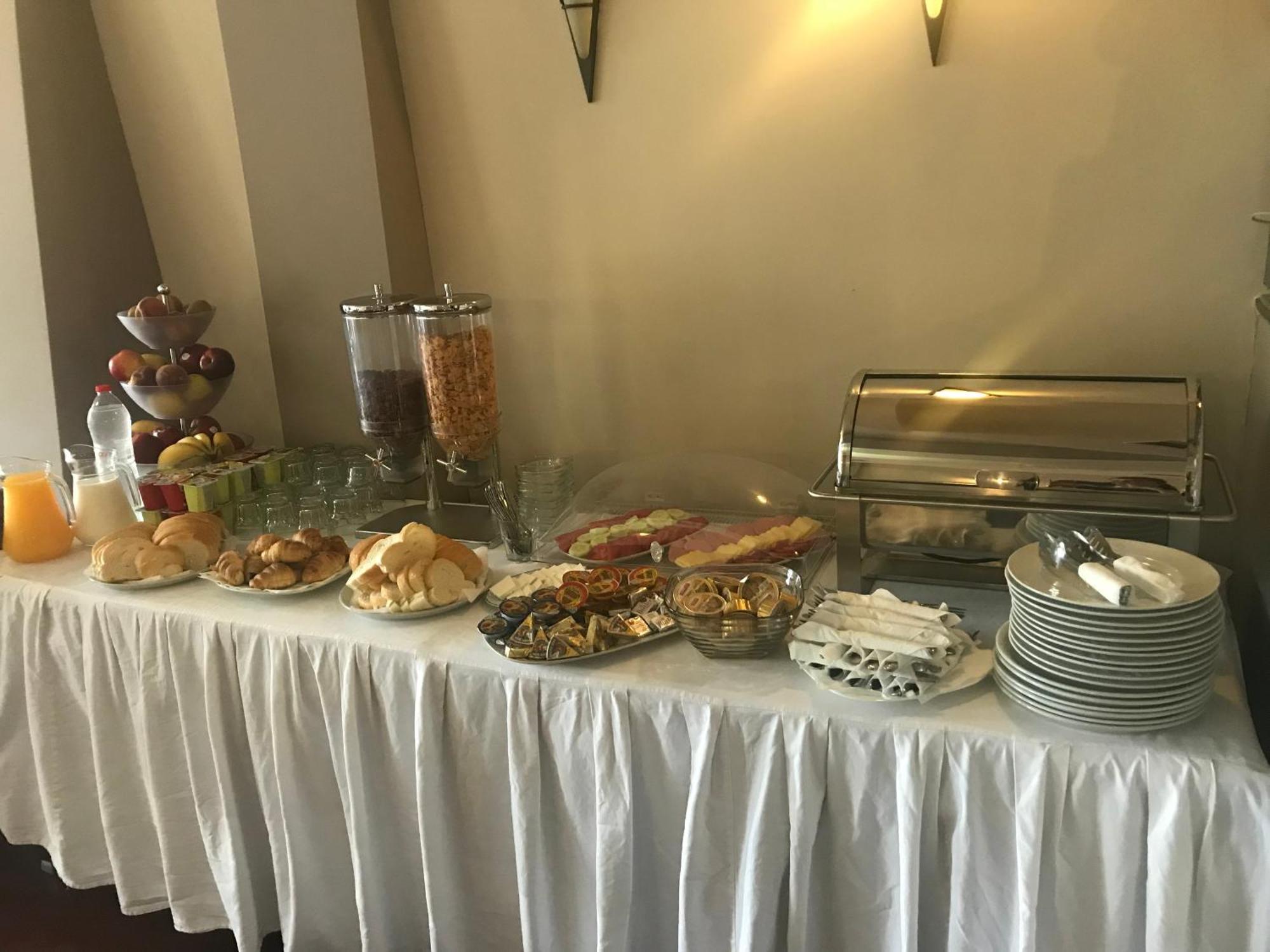 Hotel Pejton Приштина Экстерьер фото