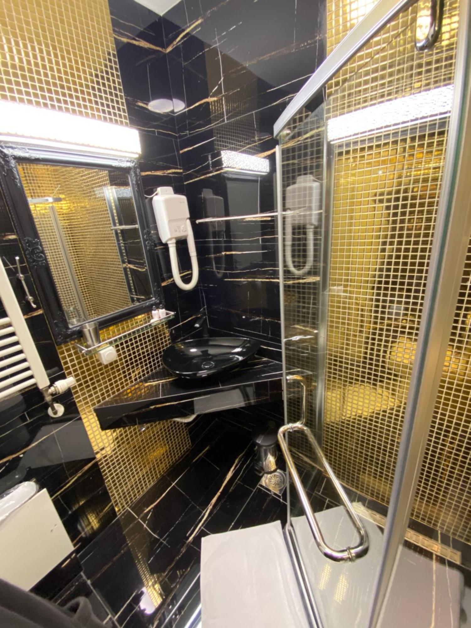 Hotel Pejton Приштина Экстерьер фото