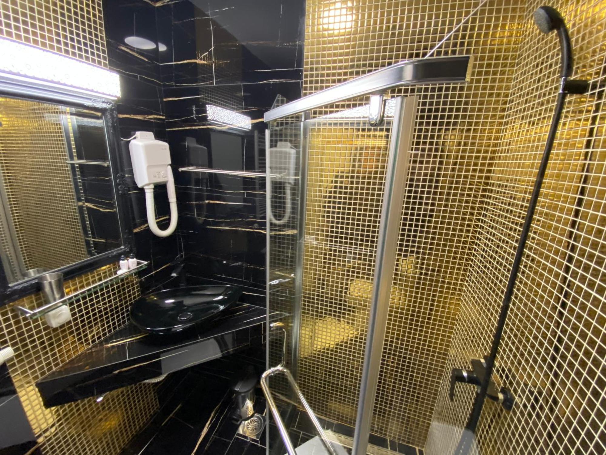 Hotel Pejton Приштина Экстерьер фото