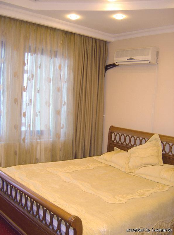 Hotel Pejton Приштина Номер фото