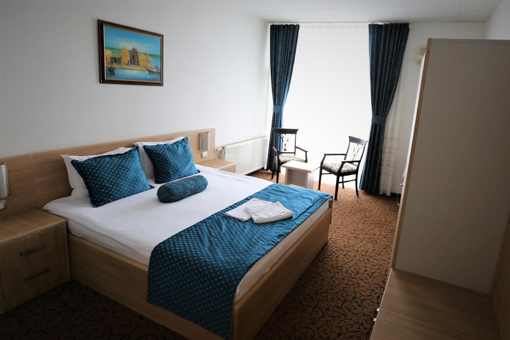 Hotel Pejton Приштина Экстерьер фото