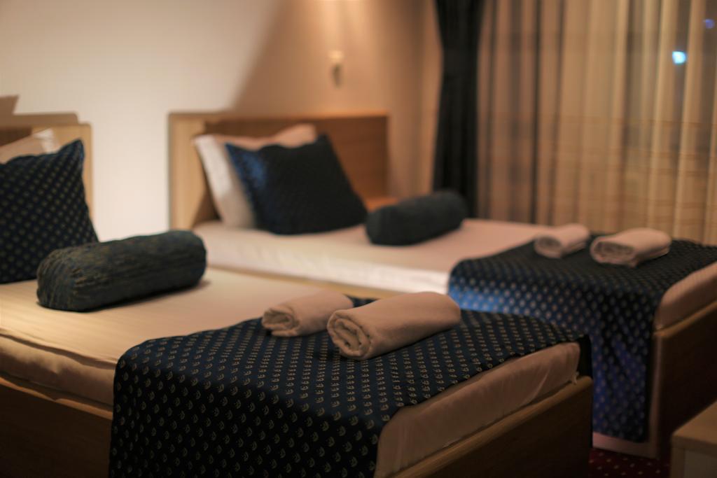 Hotel Pejton Приштина Экстерьер фото