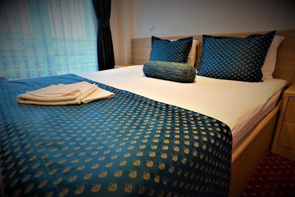 Hotel Pejton Приштина Экстерьер фото