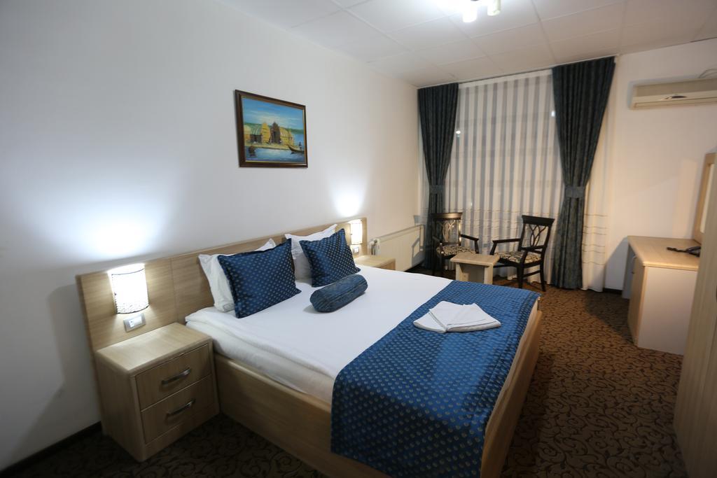 Hotel Pejton Приштина Экстерьер фото