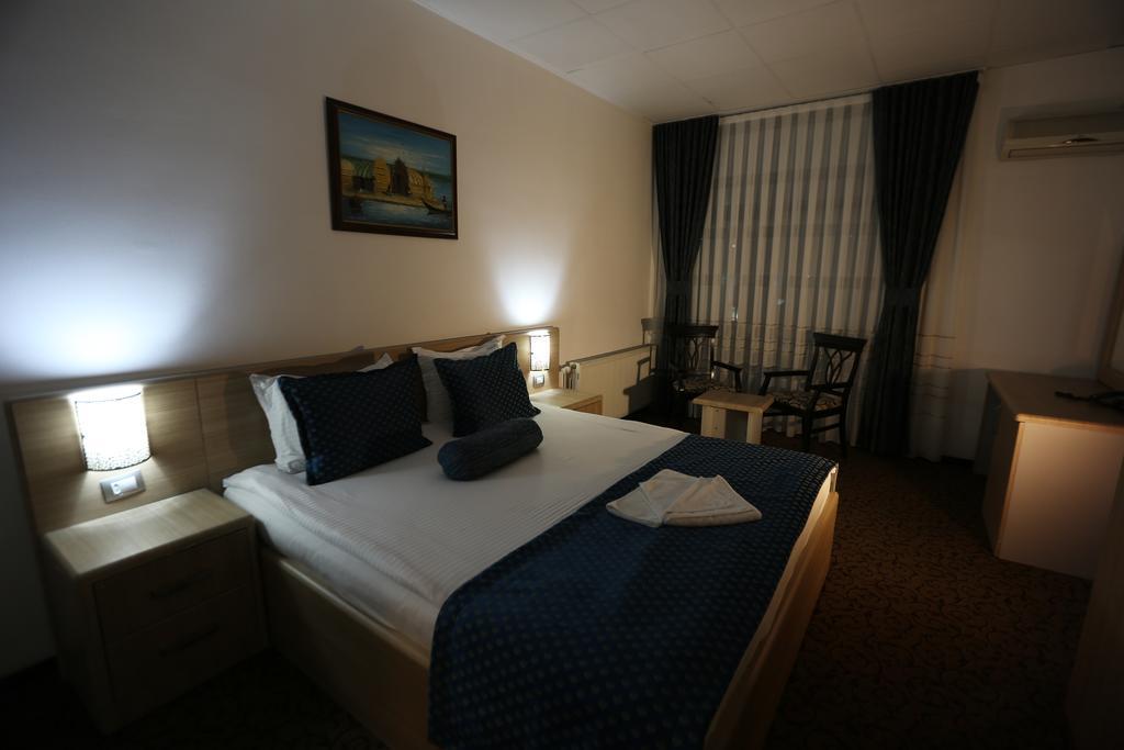 Hotel Pejton Приштина Экстерьер фото