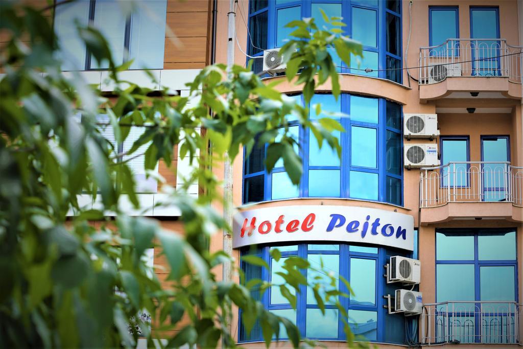 Hotel Pejton Приштина Экстерьер фото