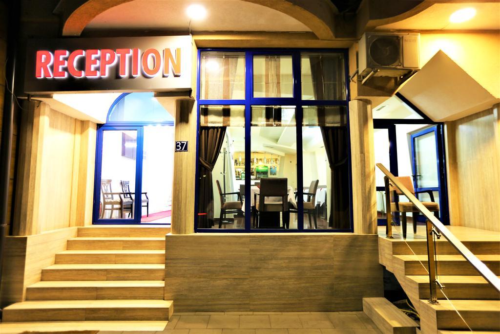 Hotel Pejton Приштина Экстерьер фото