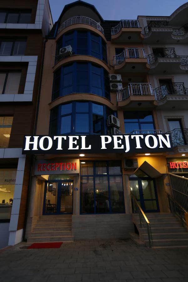 Hotel Pejton Приштина Экстерьер фото