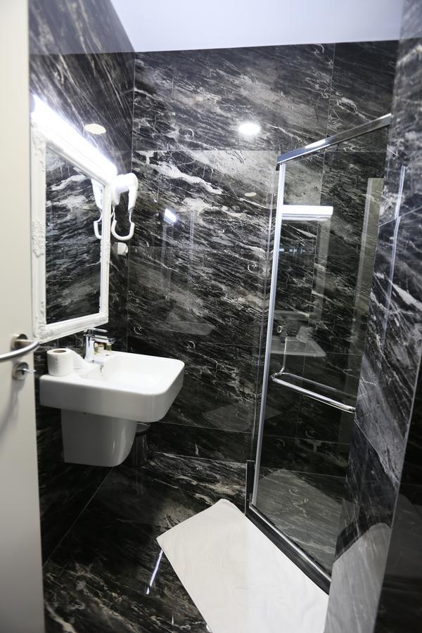 Hotel Pejton Приштина Экстерьер фото