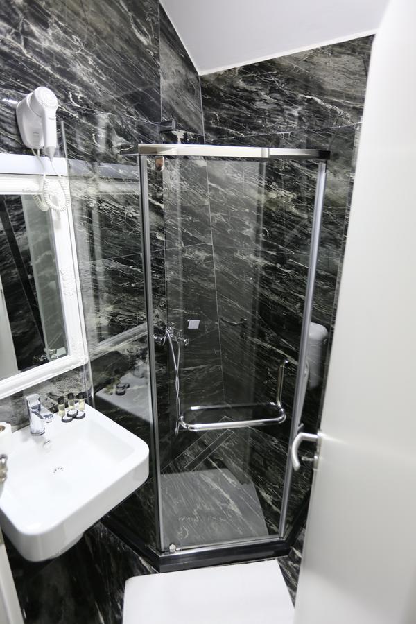 Hotel Pejton Приштина Экстерьер фото