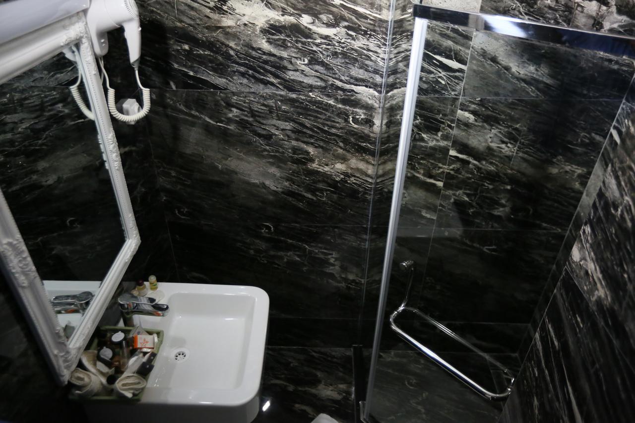 Hotel Pejton Приштина Экстерьер фото